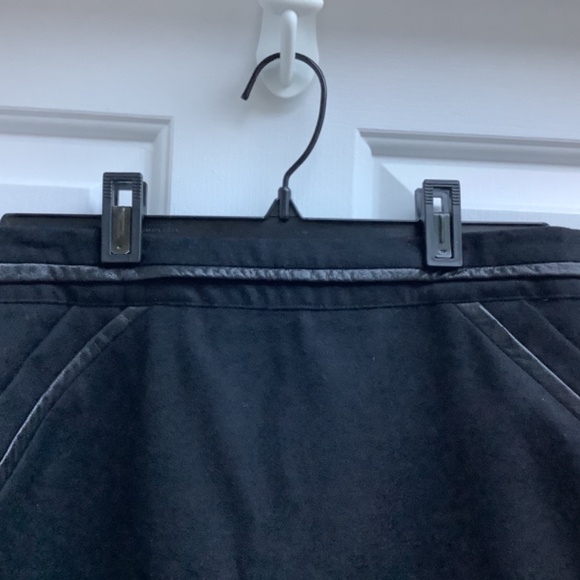 Vintage wool skirt with faux leather trim - Picture 6 of 9